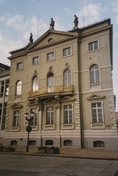 preview Potsdam: Knobelsdorff-Haus am Alten Markt (Foto 1988)